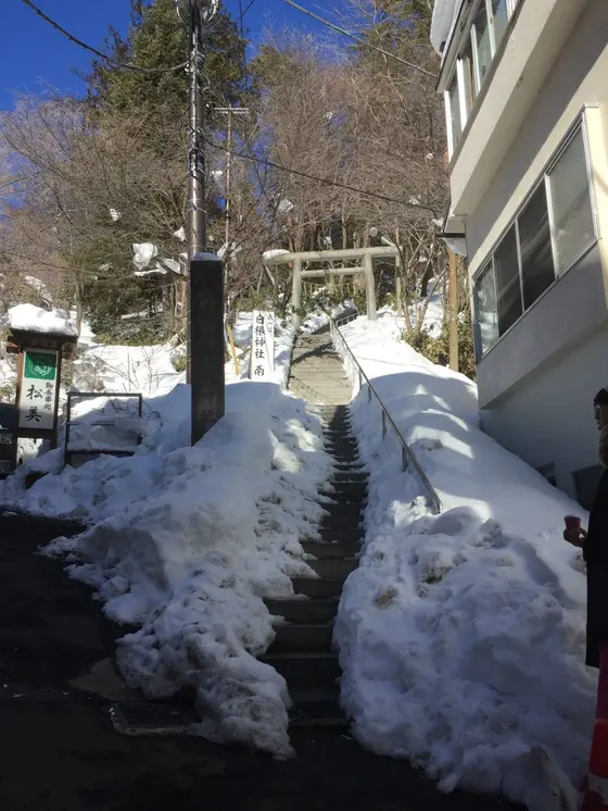 食後は白根神社へ。