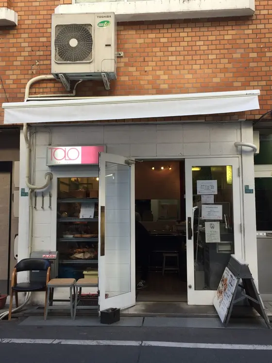 ちょっと見落としてしまいそうな小さくてシンプルな門構え。