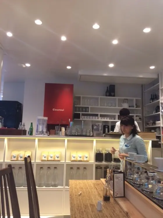 店内は広々としています