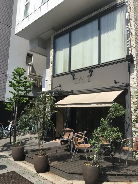 目の前は築地本願寺