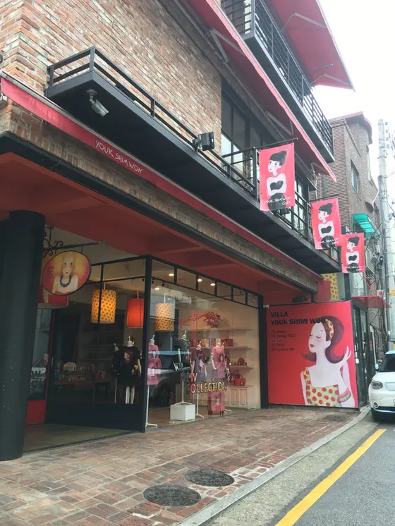 小物から洋服、バックまで可愛い商品が沢山！