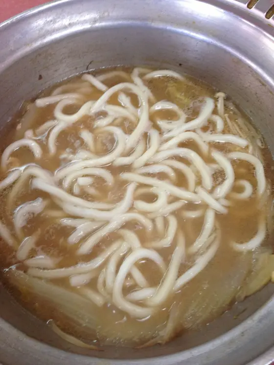 〆には中太のうどん。