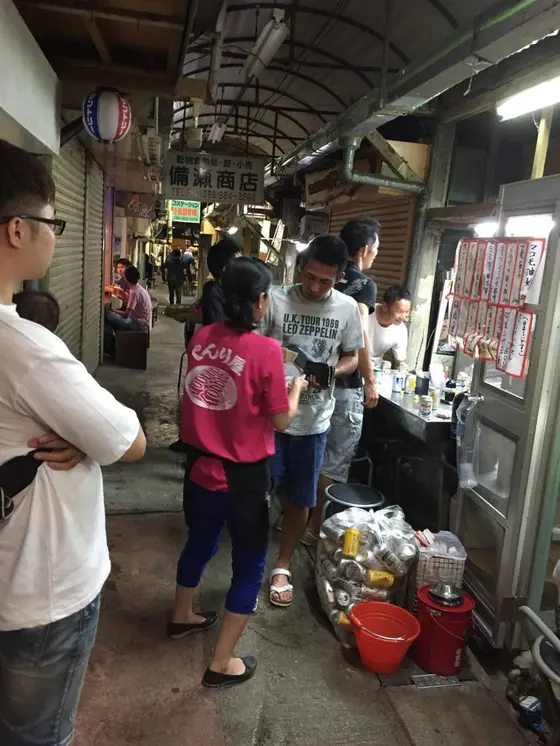 市場の中の人気店