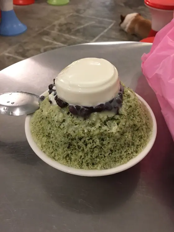 中にも小豆と黒糖の氷が仕込んであります。パンナコッタ乗せるのは台湾流なのか？