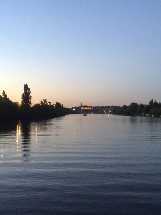 プラハの夜景を堪能できる、ブルタバ川のクルージングもオススメです♪