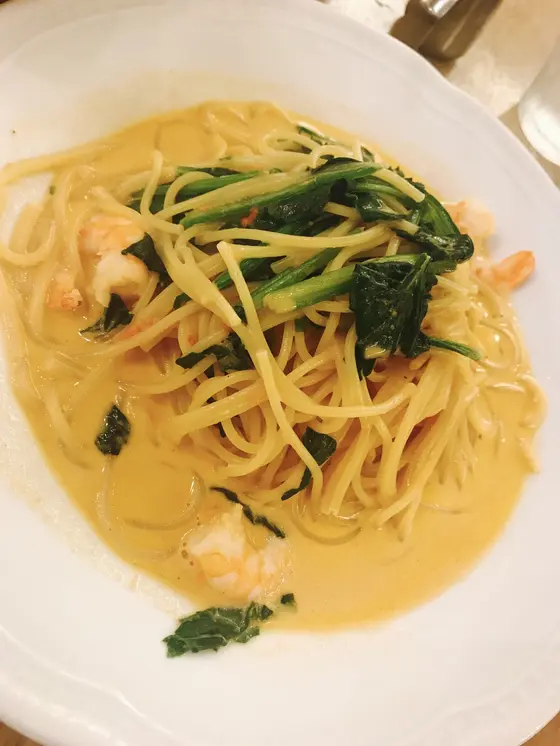 エビとほうれん草のクリームパスタ