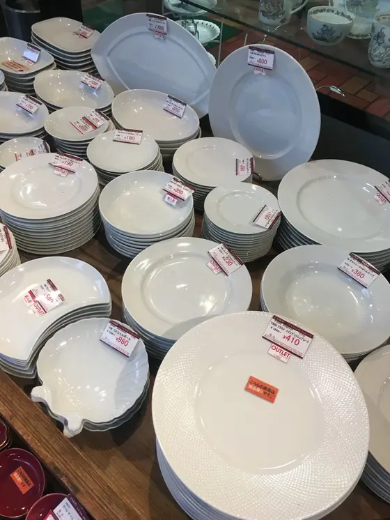 綺麗な器が410円〜！！