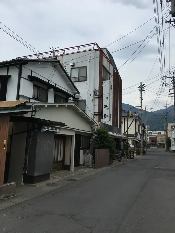 寿司弥助