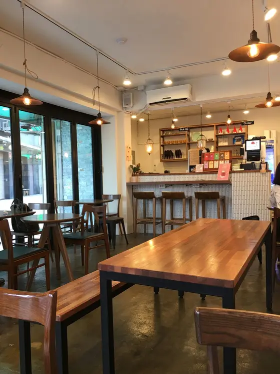 店内はオシャレ