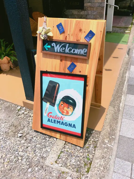駅方面からあるくときはこの看板が目印♡