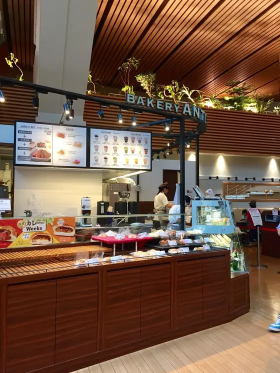美味しいパンはもちろんドリンクの品揃えが豊富