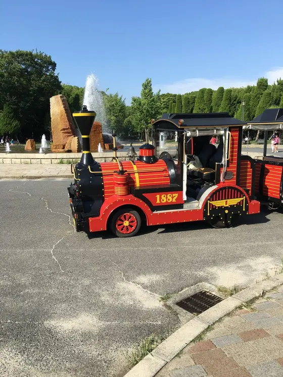 公園ではこんな電車走ってます