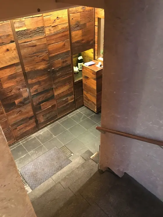 地下へてくてく→重厚な扉が！！
