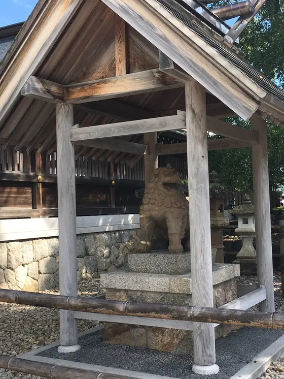 石造狛犬 阿形（重要文化財）
