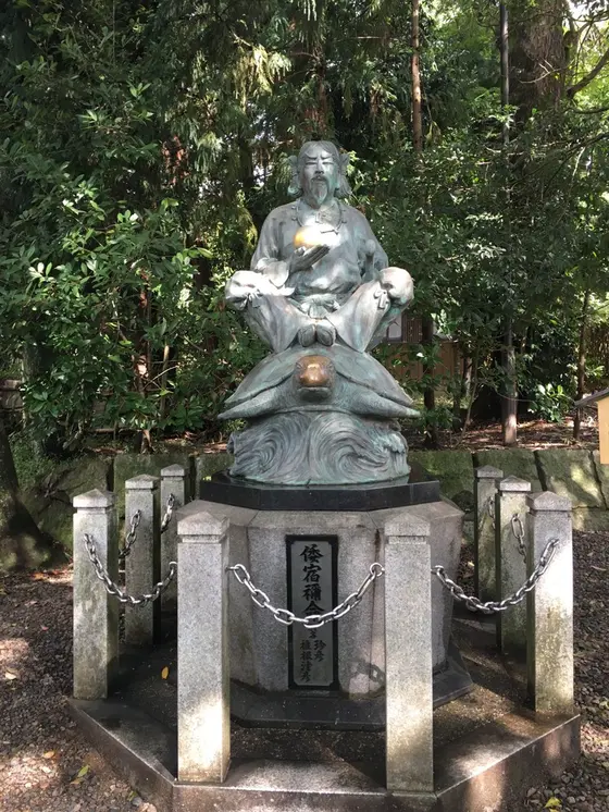 倭宿禰命（やまとすくねのみこと）の像