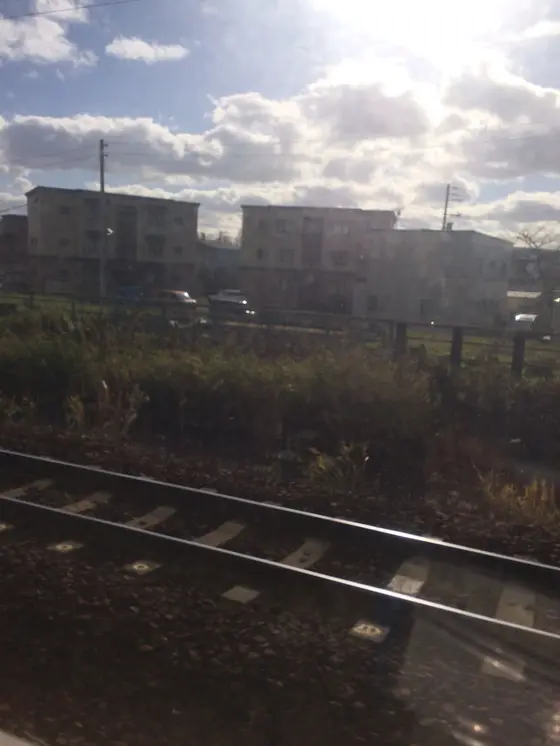 隣に線路