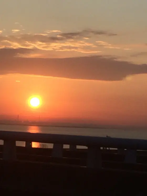 ６時５０分 朝日 です
