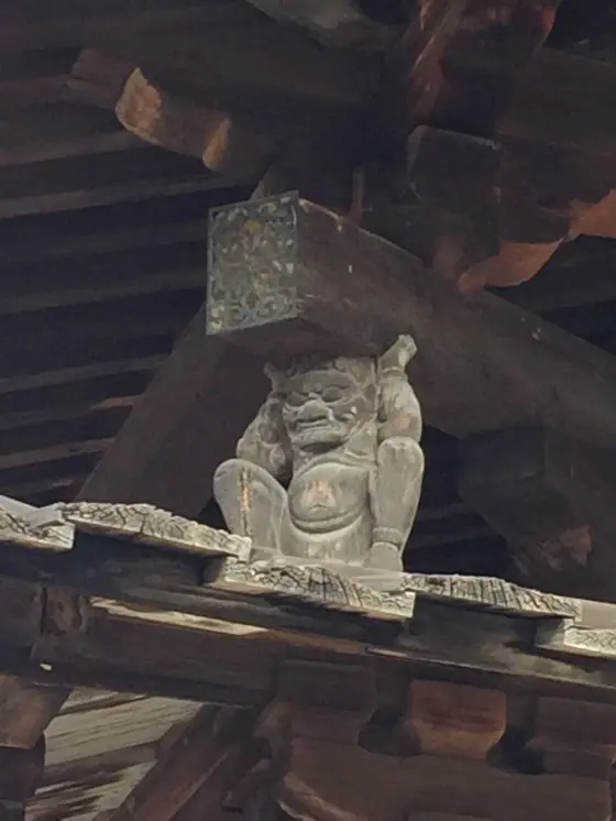 邪鬼が支えています