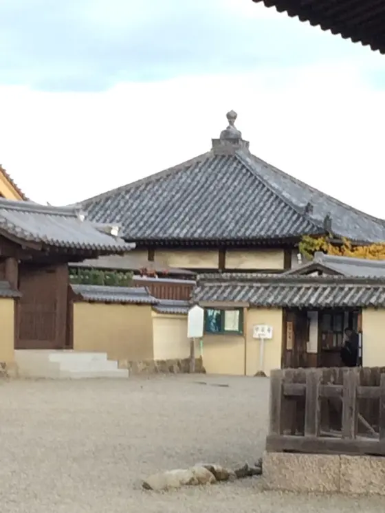中宮寺 の 門