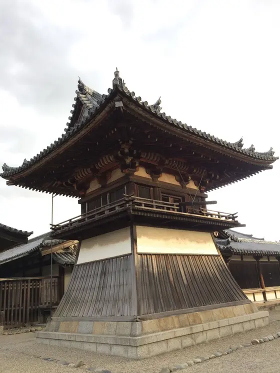 此方が、其の 鐘麟 です