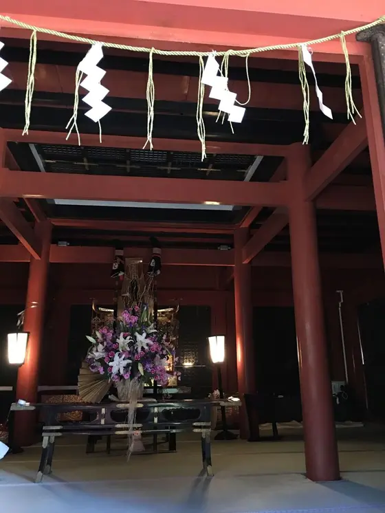 本殿には弥生祭りを待つ神様のお姿