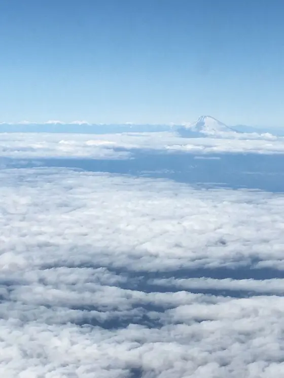 遠くに富士山
