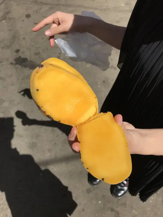 ここでもマンゴーを食べる
