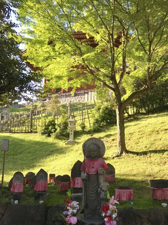 南円堂の左手に回り込みました。