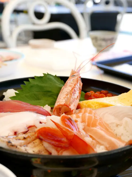 メインは海鮮丼