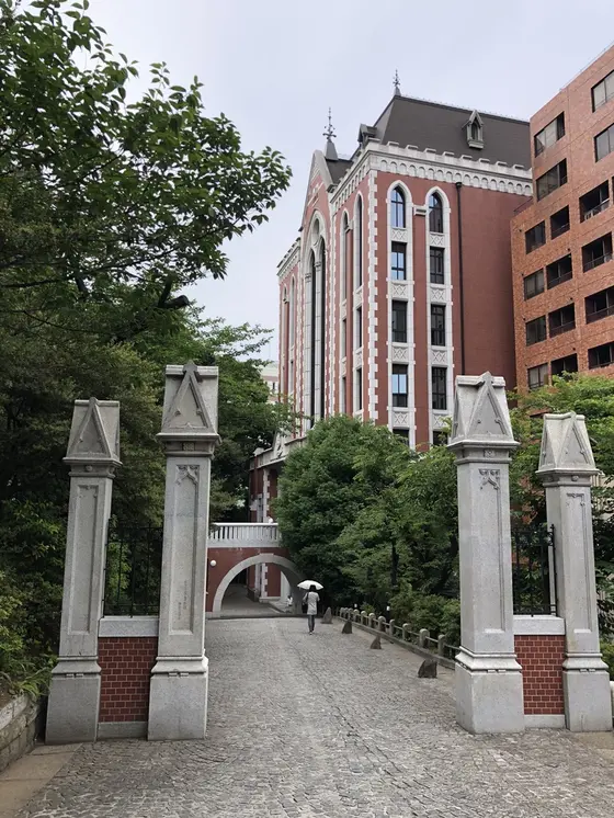 坂の上から