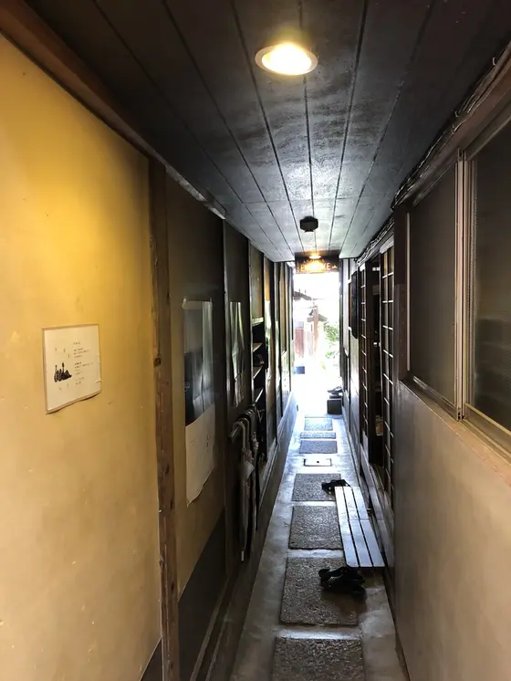 奥行きのある通路