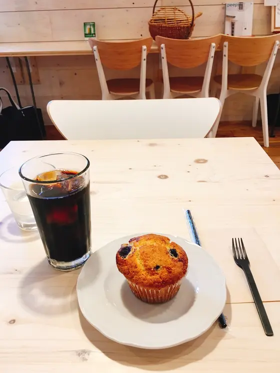 ブルーベリーマフィンとアイスコーヒー