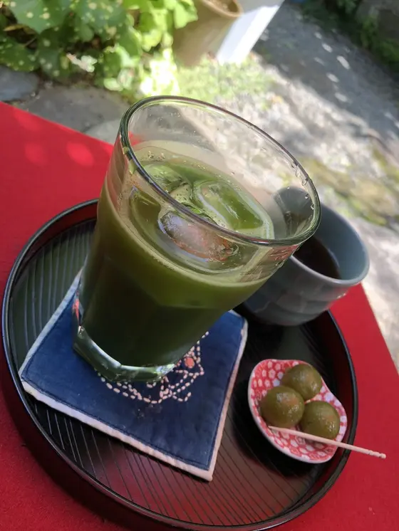 グリーンティーとお茶屋だんご。