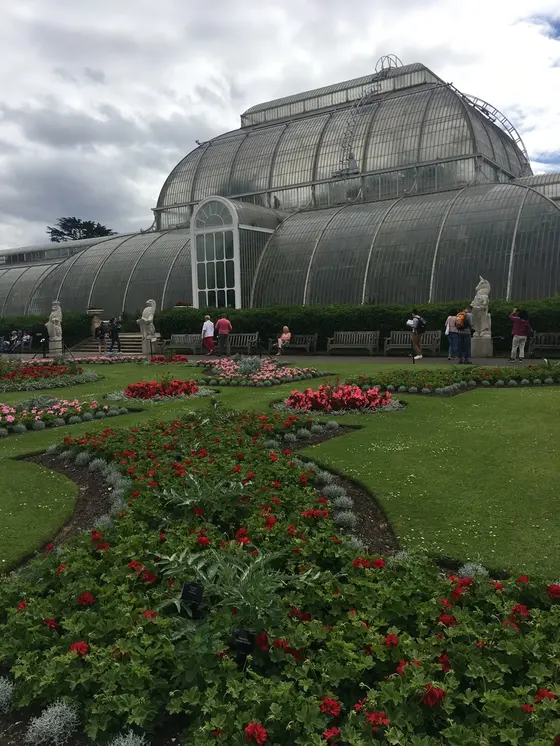 シンボルの熱帯植物園パームハウス。
