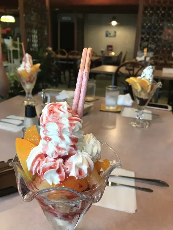 フルーツパフェもワンコイン！