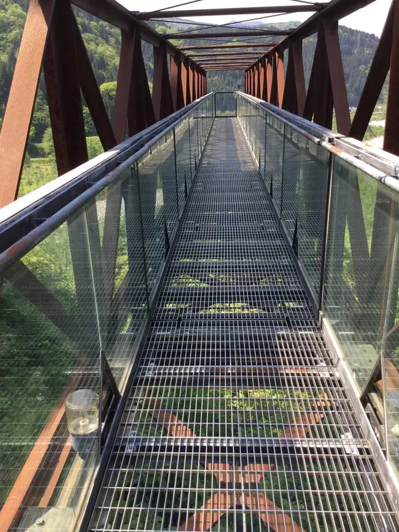 超絶怖い空中歩道