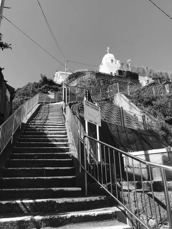 教会までの階段