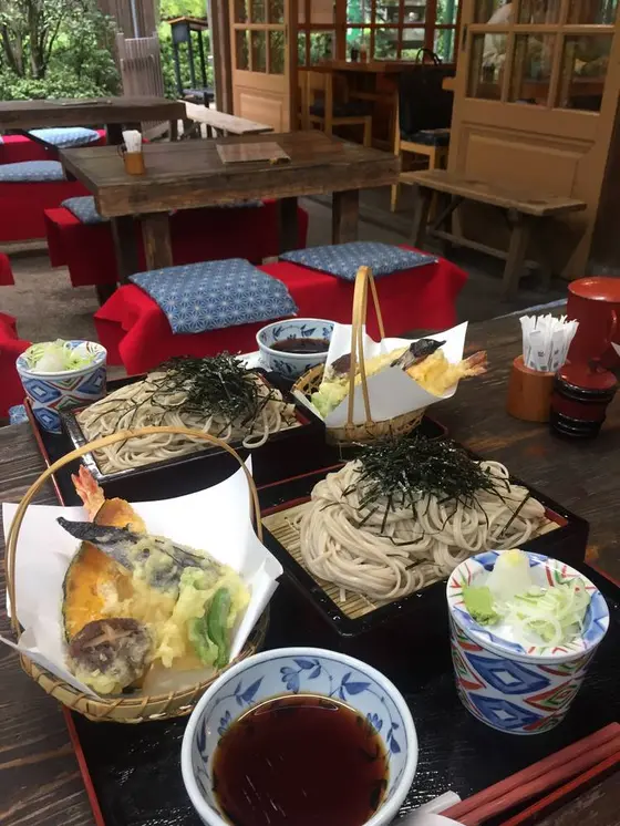 屋根がついた外席