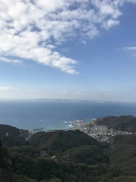 隣の出っ張りから