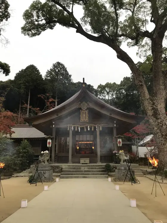 本殿前