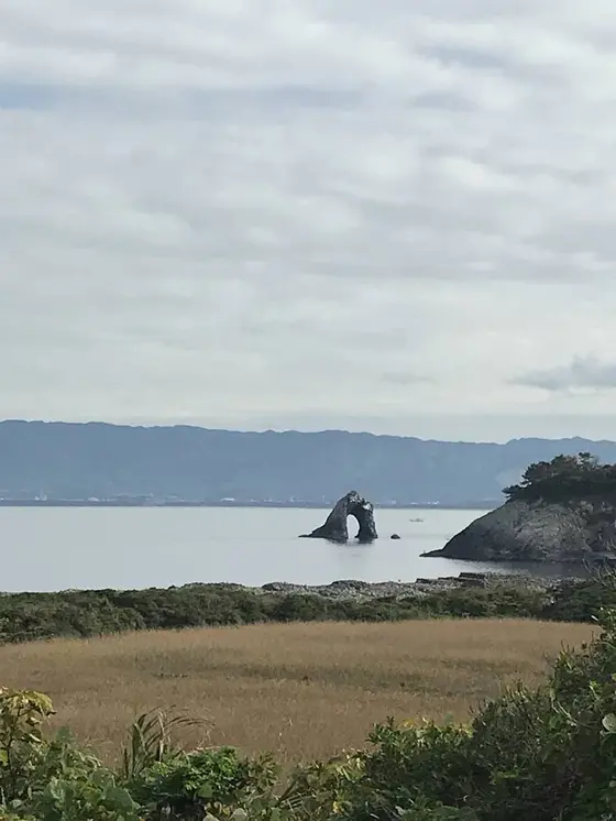 鼻栗瀬(めがね岩)