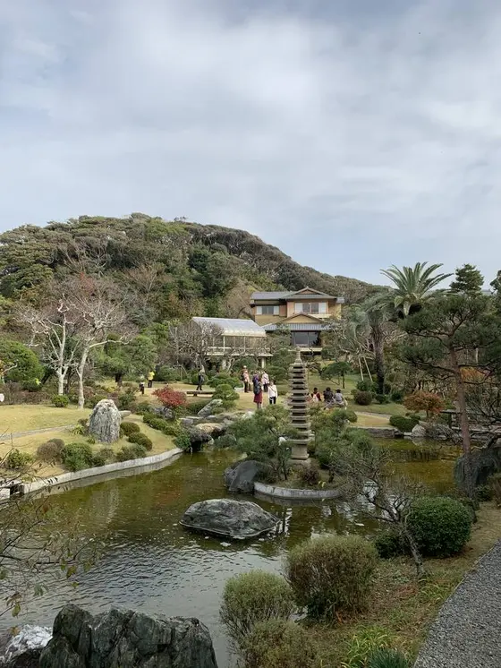 庭からの全景