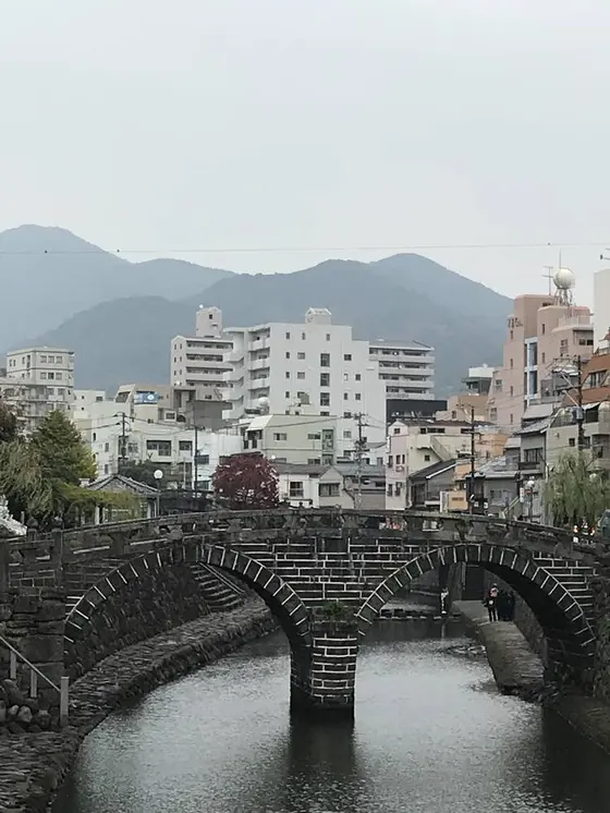 反対側の橋から