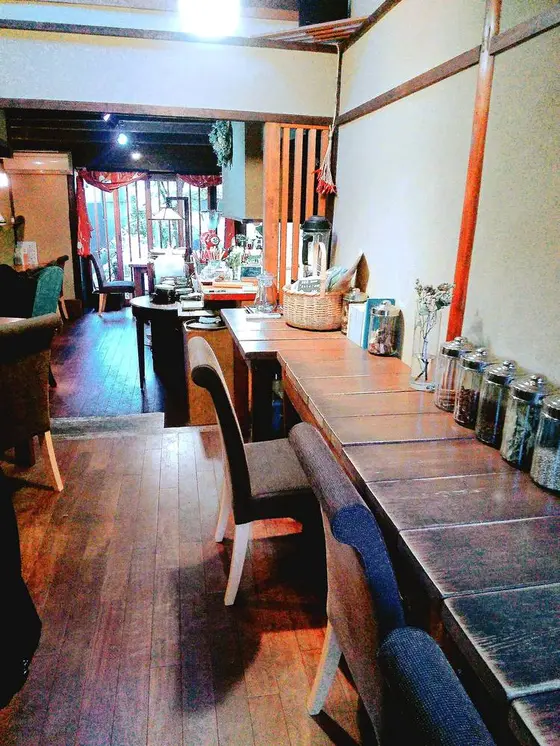 奥行きのある店内