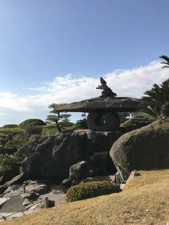 獅子乗大石灯篭