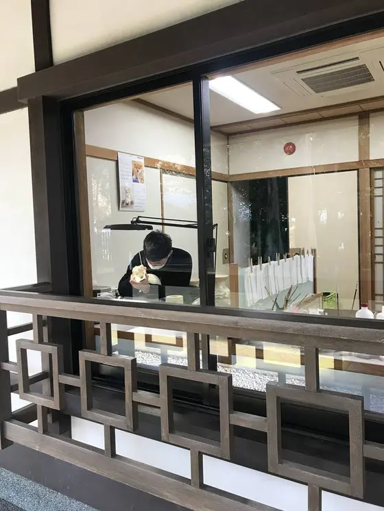 錦手の絵付け工房