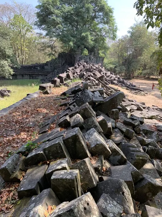 遺跡の倒壊