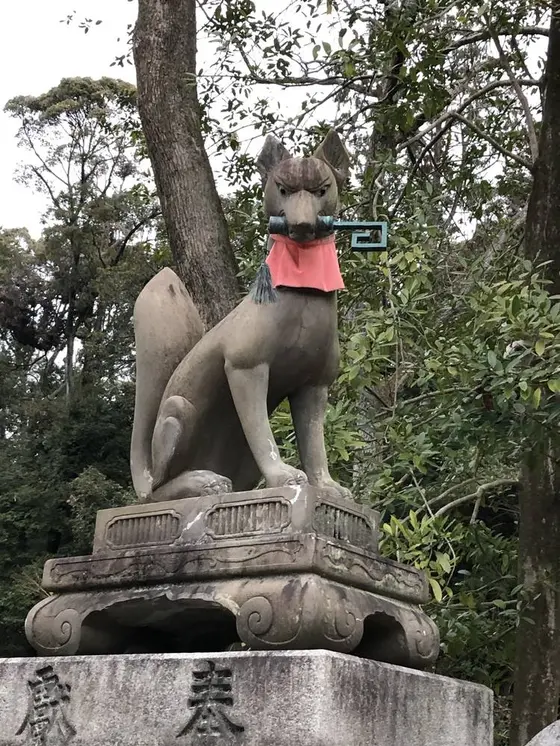 凛々しい狛ぎつね様