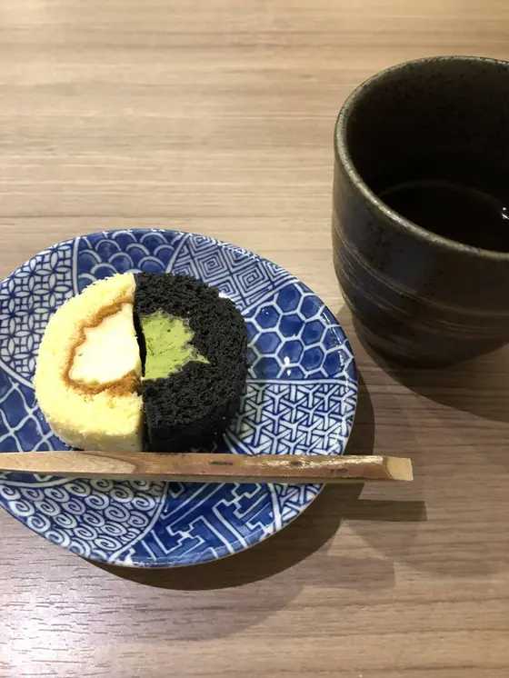 ゆば入りのロールケーキ