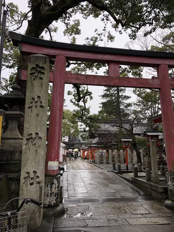 高台寺から建仁寺への通り沿いの裏門